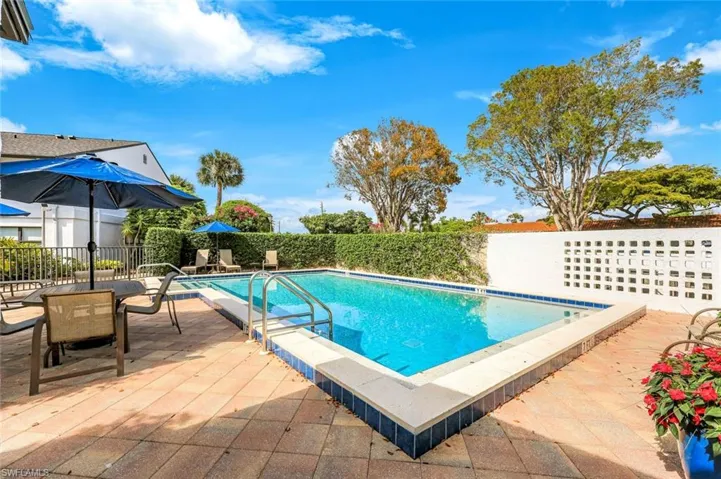 4300 Belair Ln 12, Naples, Florida 34103