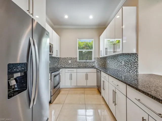 8414  Bahamas  RD, Fort Myers, FL 33967