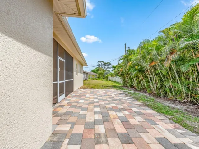 8414  Bahamas  RD, Fort Myers, FL 33967