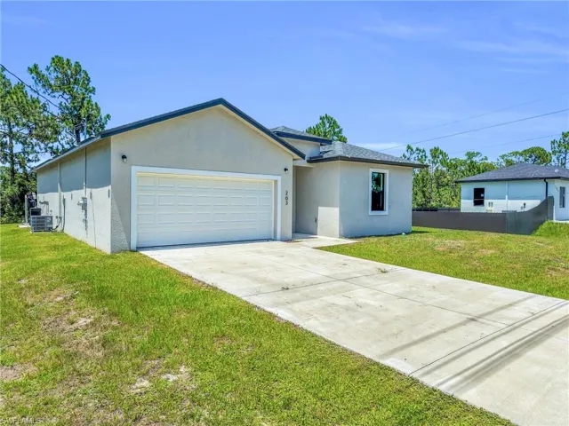 203 E 17th St, Lehigh Acres, Florida 33972