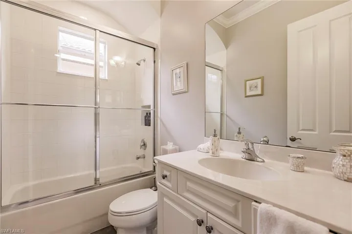 6105 Dogleg Dr, Naples, Florida 34113