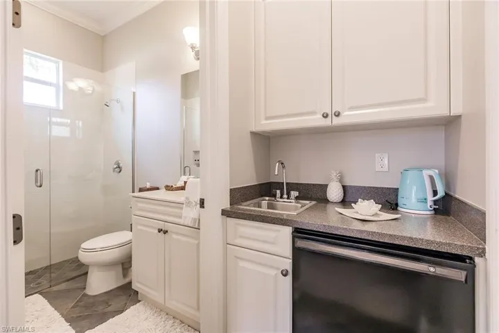 6105 Dogleg Dr, Naples, Florida 34113