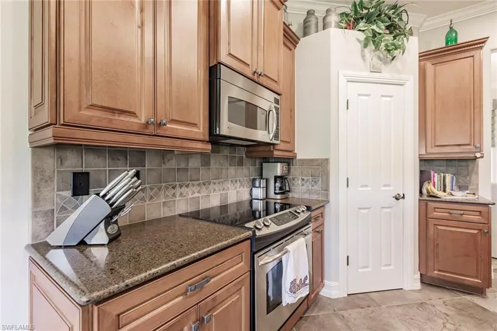 6105 Dogleg Dr, Naples, Florida 34113