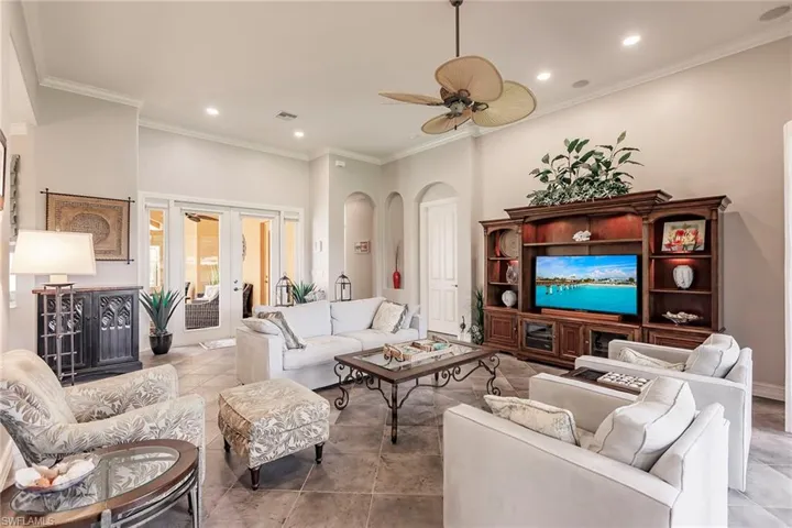 6105 Dogleg Dr, Naples, Florida 34113
