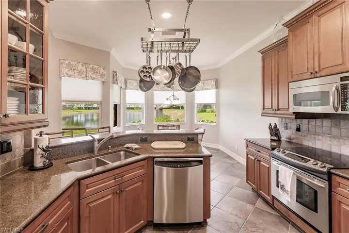 6105 Dogleg Dr, Naples, Florida 34113