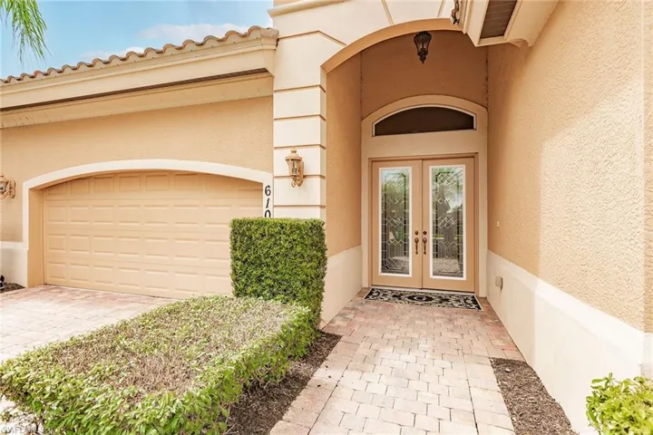6105 Dogleg Dr, Naples, Florida 34113