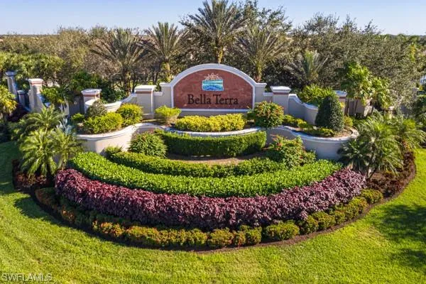 Community sign featuring a yard