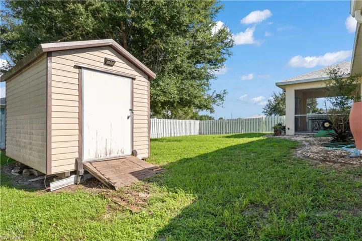 View of yard featuring a storage shed