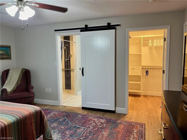 Guest Bed 2, walk-in closet