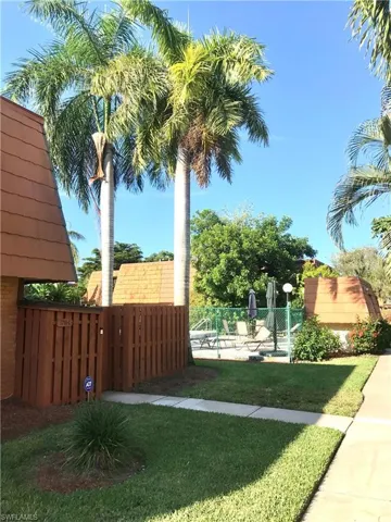 Community area to Pool