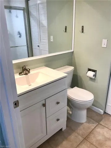 Downstairs Bathroom w/shower
