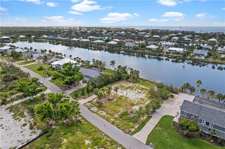 565 Lake Murex CIR, SANIBEL FL 33957