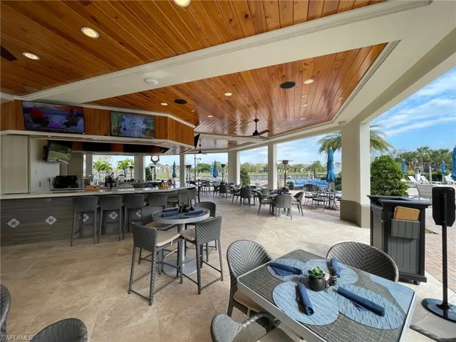 Taverna Pool Resto/Bar