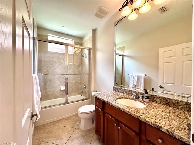 Guest/2nd Full Bathroom