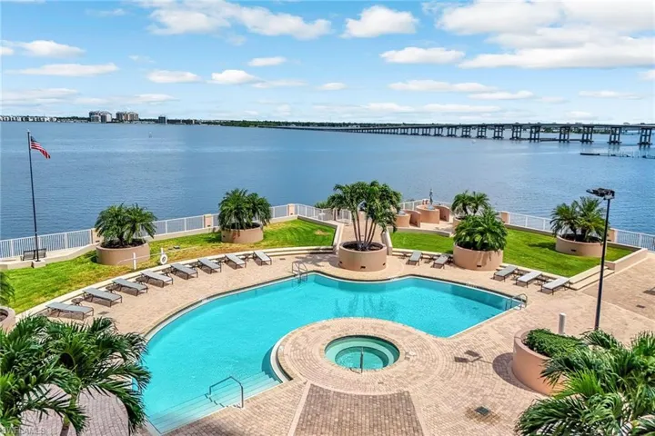 2090 W First  ST, Fort Myers, FL 33901