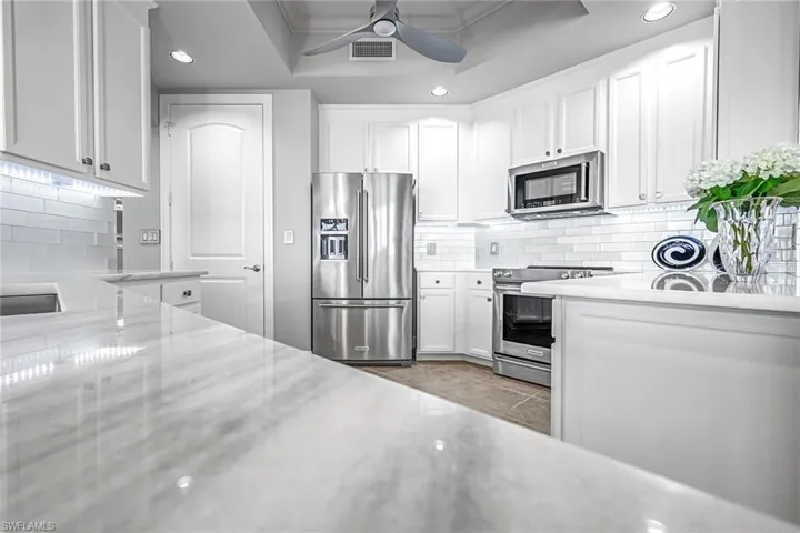 2090 W First  ST, Fort Myers, FL 33901