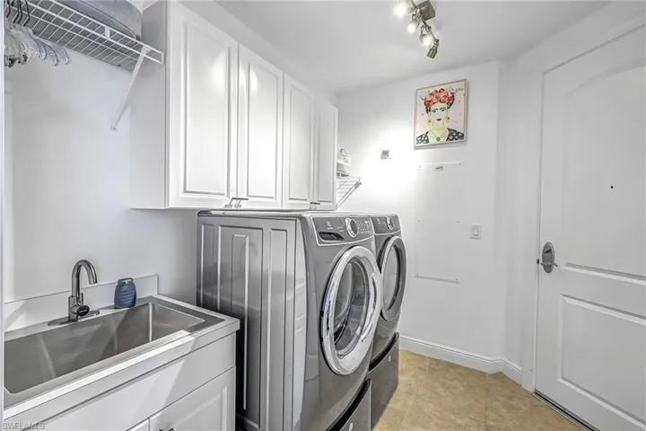 2090 W First  ST, Fort Myers, FL 33901