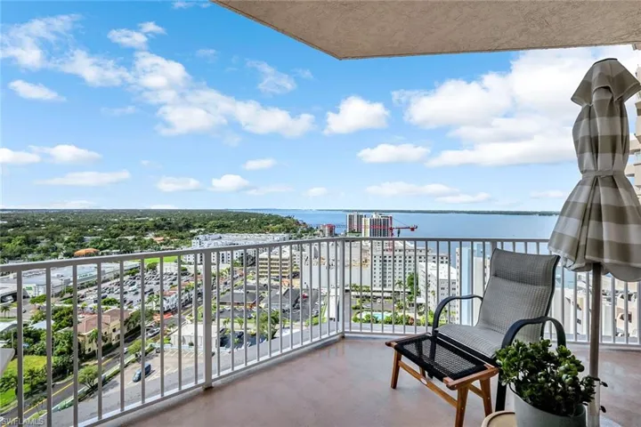 2090 W First  ST, Fort Myers, FL 33901
