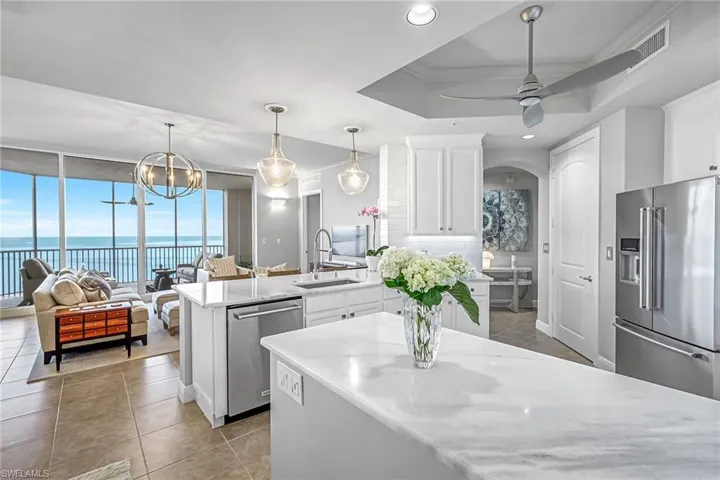 2090 W First  ST, Fort Myers, FL 33901
