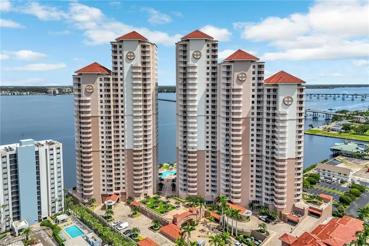 2090 W First  ST, Fort Myers, FL 33901