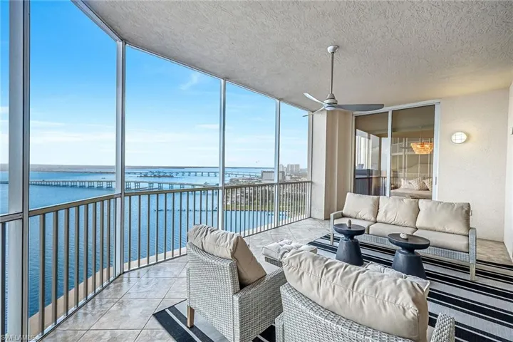 2090 W First  ST, Fort Myers, FL 33901