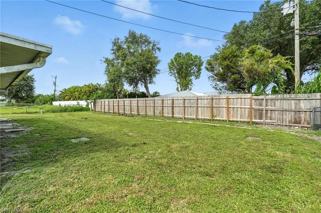 1222 14th PL, Cape Coral, FL 33909,2025000068