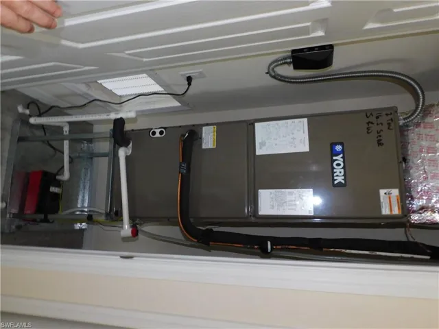 Detailed view of heating unit
