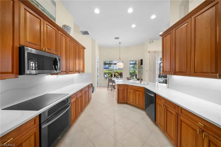 8722 Mustang Island Cir, Naples, Florida 34113