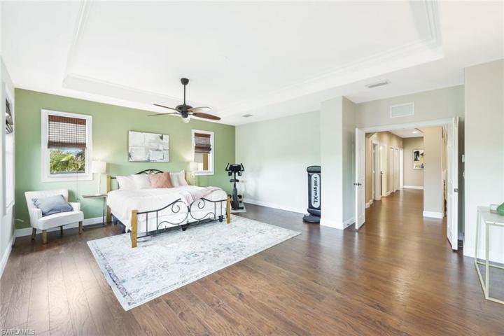 HUGE MASTER SUITE