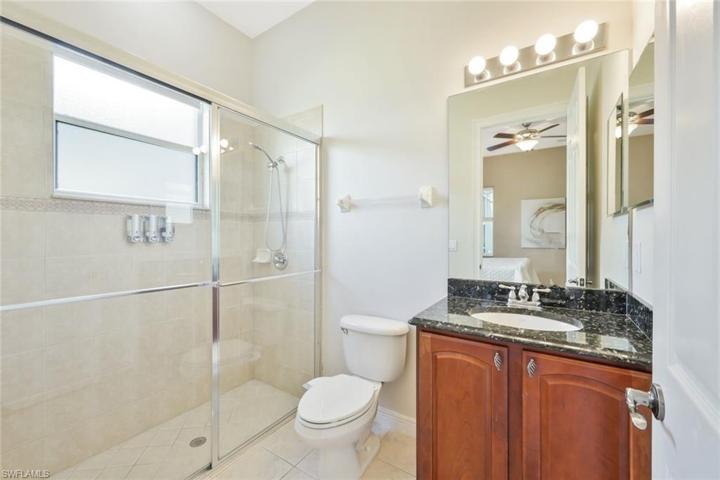 ENSUITE 1ST FLOOR BEDROOM
