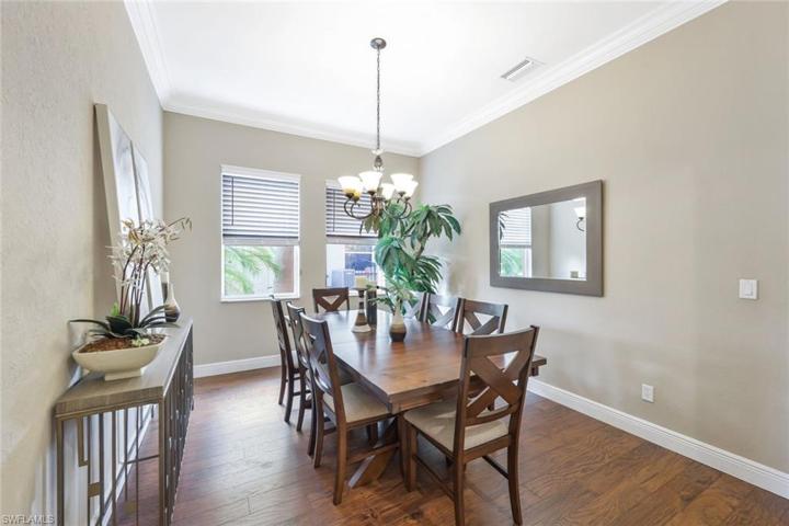 FORMAL DINING
