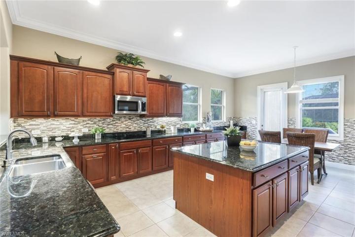 GOURMET KITCHEN