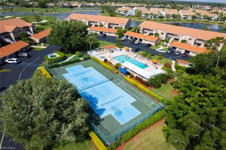 675 Saratoga Cir # 203, Naples Fl 34104