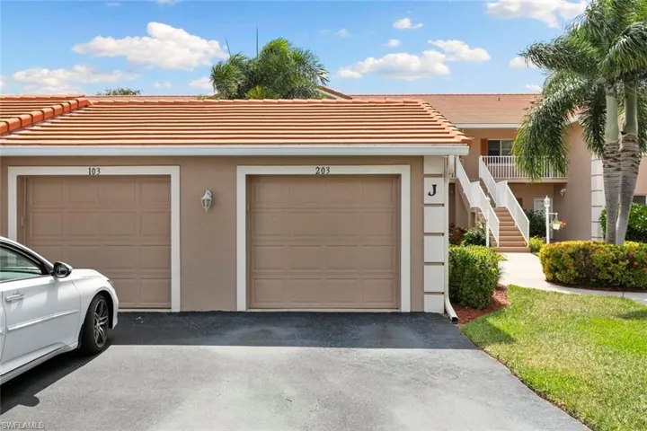 675 Saratoga Cir # 203, Naples Fl 34104