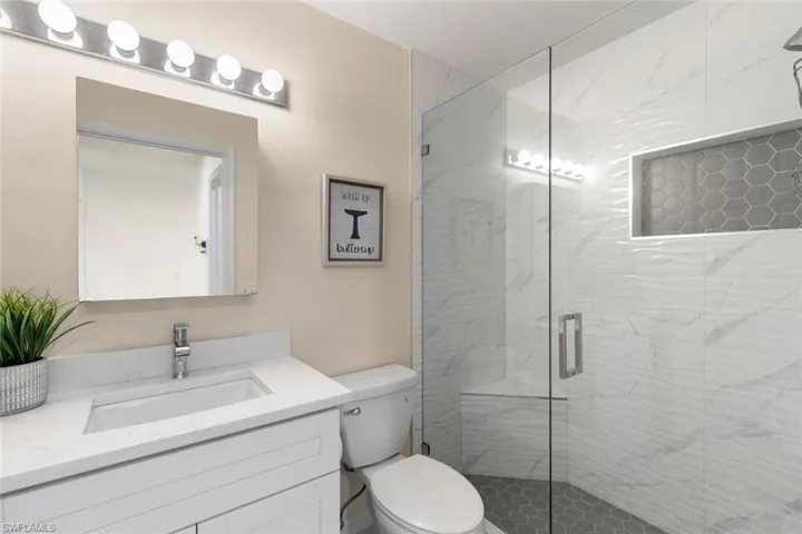 675 Saratoga Cir # 203, Naples Fl 34104