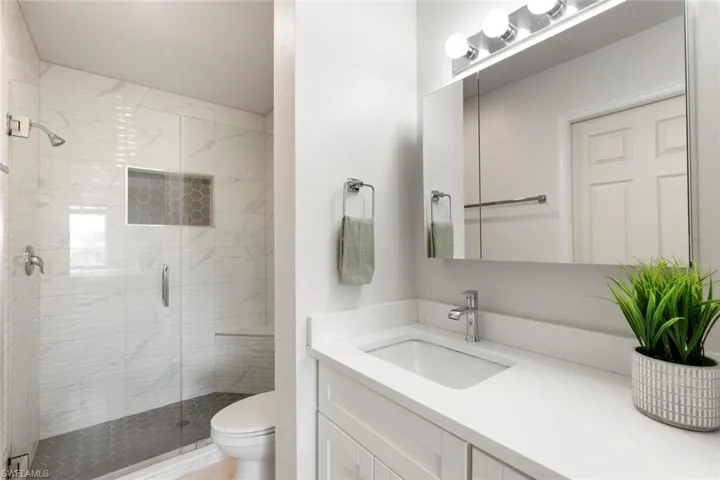 675 Saratoga Cir # 203, Naples Fl 34104