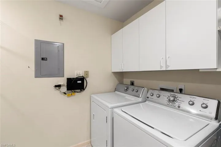 675 Saratoga Cir # 203, Naples Fl 34104