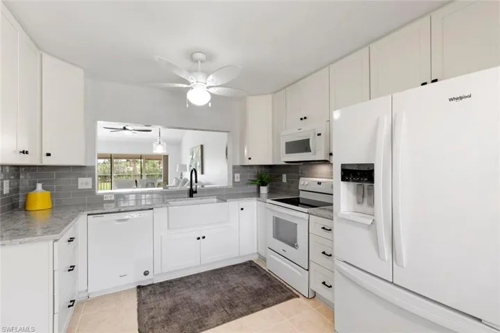 675 Saratoga Cir # 203, Naples Fl 34104
