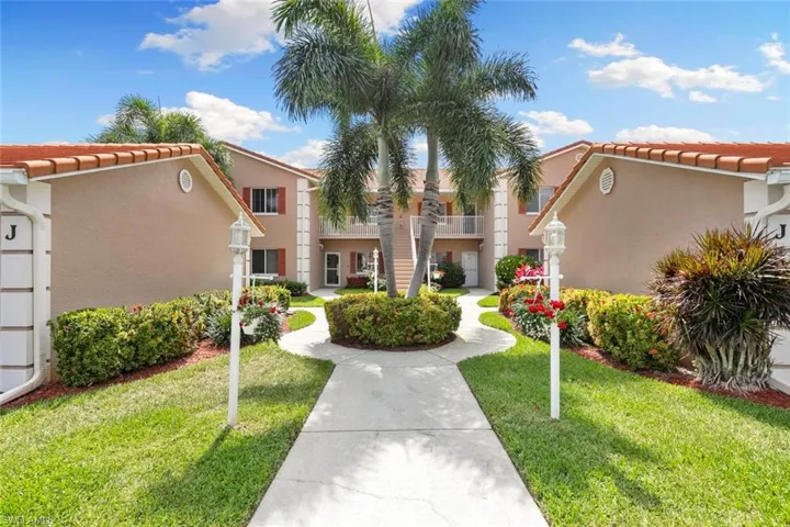 675 Saratoga Cir # 203, Naples Fl 34104