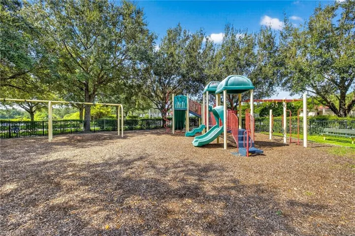 2131  Vermont  LN, Naples, FL 34120
