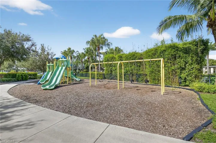 2131  Vermont  LN, Naples, FL 34120