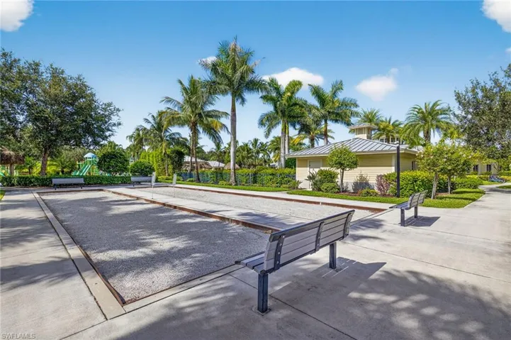 2131  Vermont  LN, Naples, FL 34120