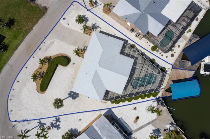 Birds eye view of property showing the huge lot.