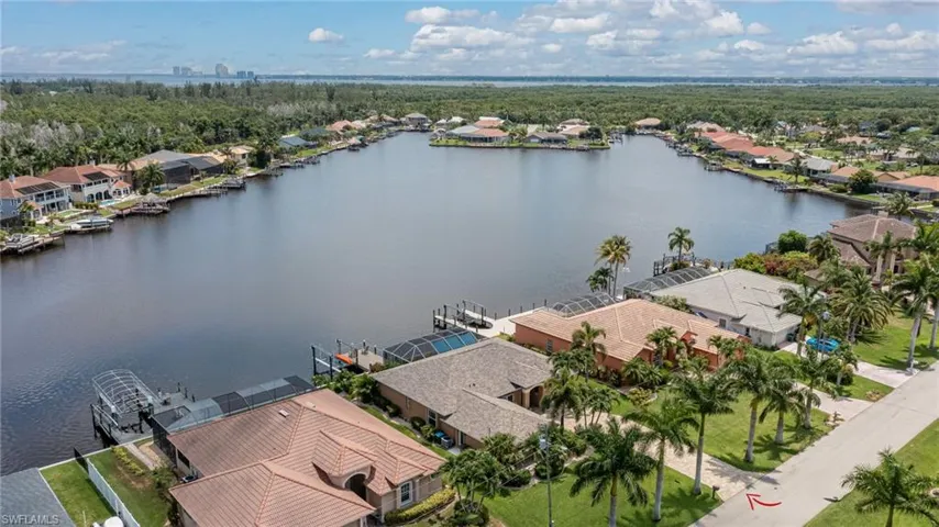 Birds eye view of property featuring a water view