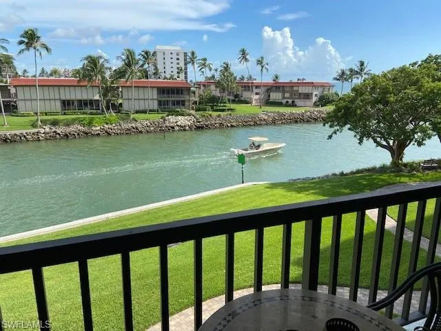 2305 Gulf Shore Blvd N 313, Naples, Florida 34103