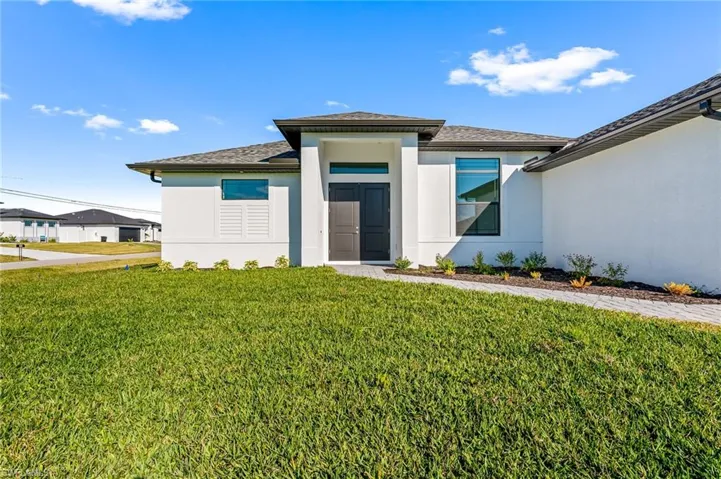 Entrance to property with a yard