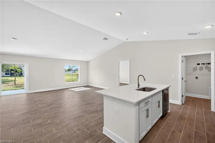 1819 Nw 9th Ave, Cape Coral, Florida 33993