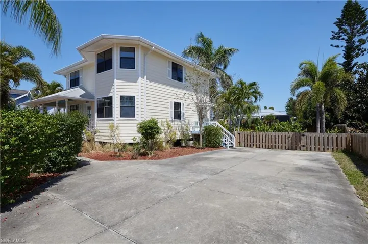 8225  Harrisburg  DR, Fort Myers, FL 33967