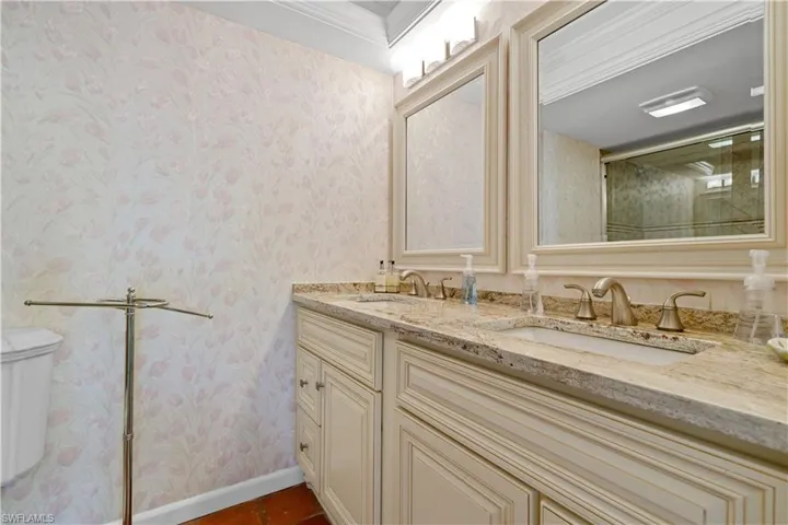 800  River Point  DR, Naples, FL 34102