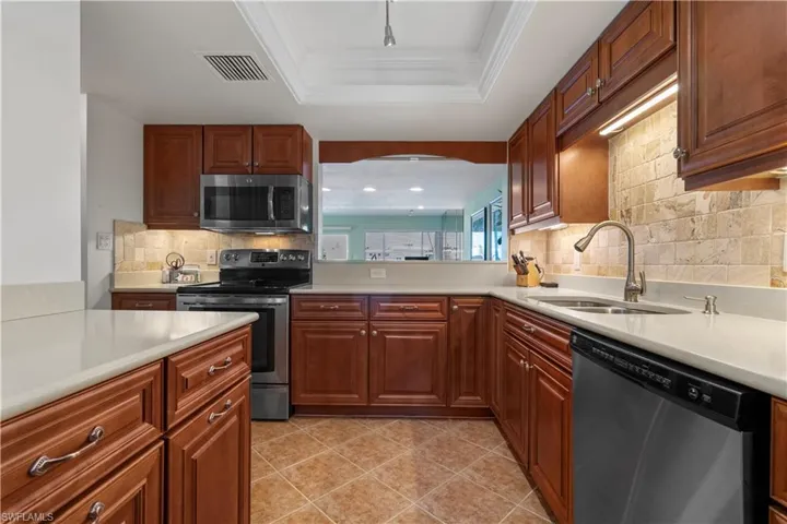 800  River Point  DR, Naples, FL 34102